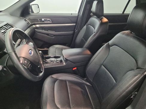 Used 2018 Ford Explorer XLT w/ Equipment Group 202A image 17