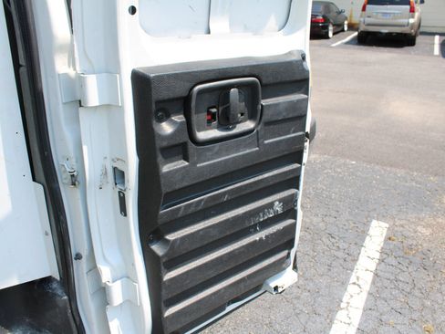 Used 2013 Chevrolet Express 3500 RWD image 18