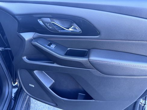 Used 2023 Chevrolet Traverse RS image 17