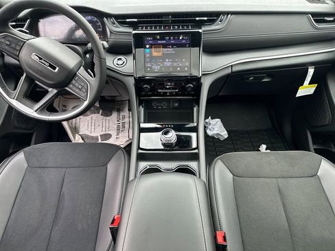 Used 2025 Jeep Grand Cherokee L Altitude AWD/4WD image 22