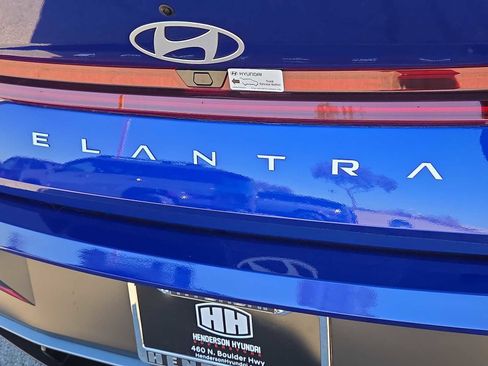 Used 2025 Hyundai Elantra Limited image 12