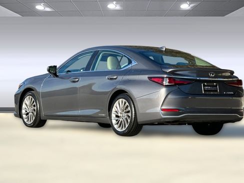 Certified 2020 Lexus ES 300h w/ Luxury Package image 3