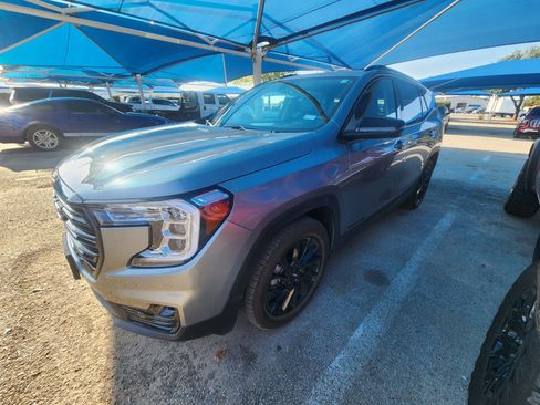 Used 2023 GMC Terrain SLT w/ Tech Package FWD image 2