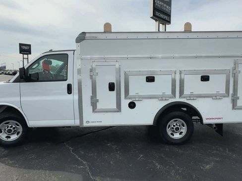 New 2025 GMC Savana 3500 w/ Power Convenience Package image 5