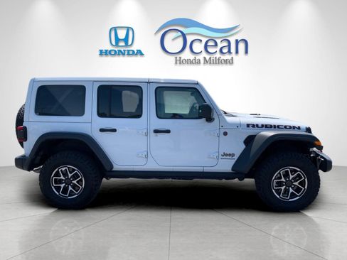 Used 2025 Jeep Wrangler Unlimited Rubicon AWD/4WD image 6