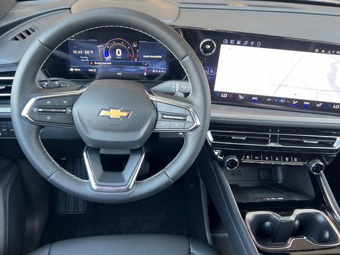 New 2026 Chevrolet Traverse LT w/ Sun and Wheel Package AWD/4WD image 11