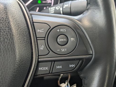 Used 2022 Toyota Camry SE image 19