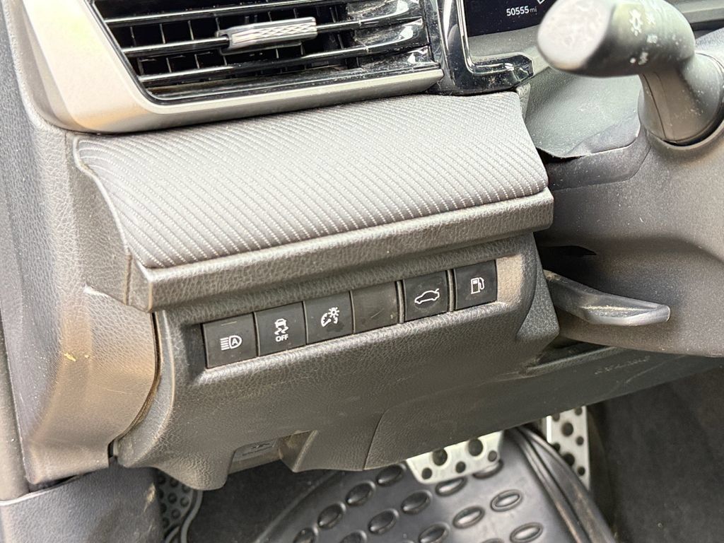 Used 2025 Toyota Camry SE FWD image 18
