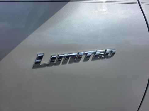 Used 2012 Toyota Highlander Limited FWD image 5