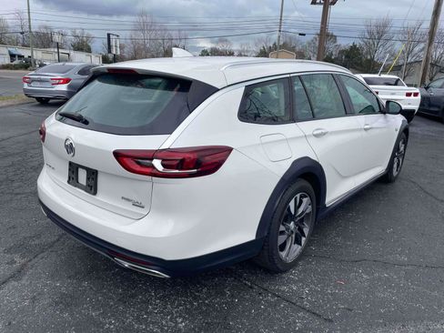 Used 2018 Buick Regal Essence w/ Sights and Sounds Package image 4