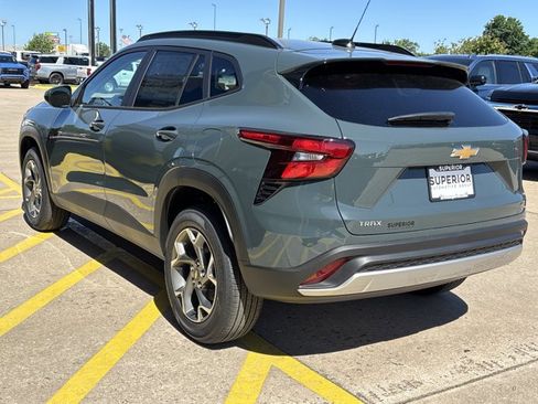 New 2026 Chevrolet Trax LT w/ LT Convenience Package FWD image 8