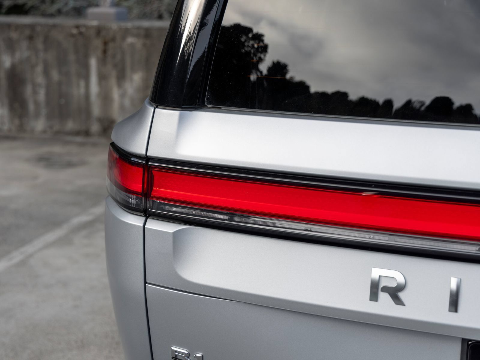 Used 2025 Rivian R1S Adventure Dual AWD/4WD image 18