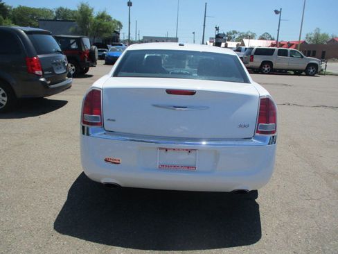 Used 2014 Chrysler 300 AWD w/ Driver Convenience Group image 6