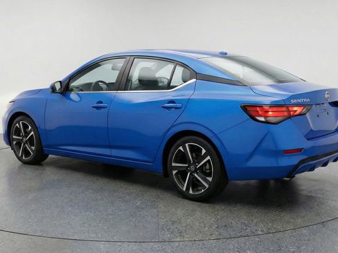 Used 2025 Nissan Sentra SV image 6