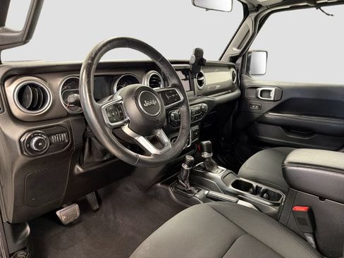 Used 2018 Jeep Wrangler Unlimited Sahara w/ Cold Weather Group AWD/4WD image 11