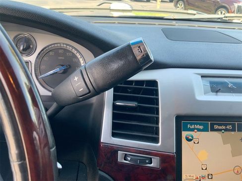 Used 2011 Cadillac Escalade 4D Sport Utility w/ Touring Package image 16