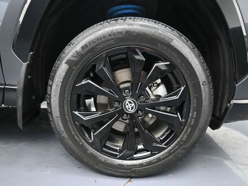 Used 2024 Toyota RAV4 SE image 5