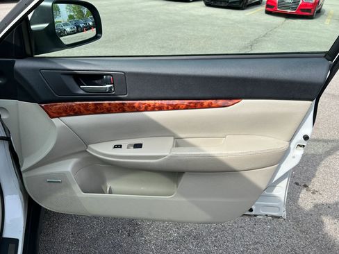 Used 2010 Subaru Outback 2.5i Limited AWD/4WD image 21