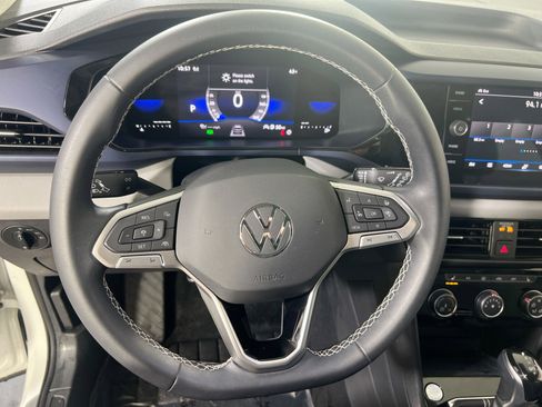 Used 2023 Volkswagen Taos SE image 11