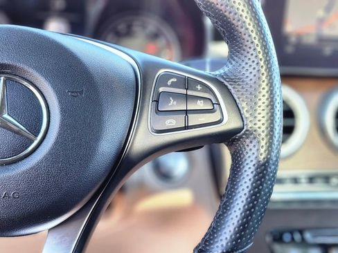 Used 2018 Mercedes-Benz GLC 300 4MATIC image 30