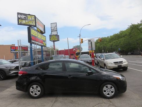 Used 2017 Kia Forte LX FWD image 8