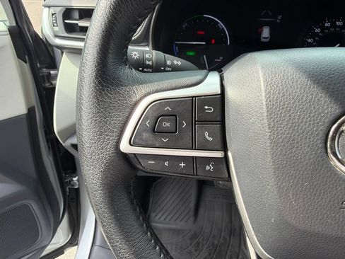 Used 2021 Toyota Sienna XLE FWD image 16