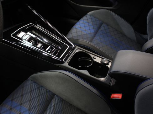 Used 2025 Volkswagen Golf R Black Edition w/ Euro Stye Package image 40