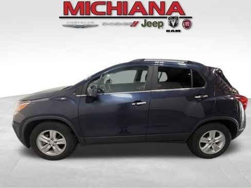 Used 2019 Chevrolet Trax LT w/ LT Convenience Package FWD image 1
