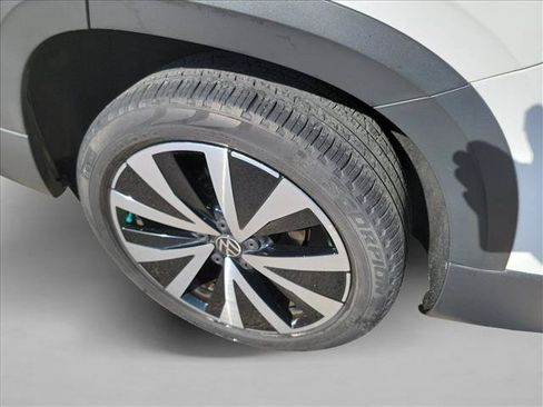 Used 2022 Volkswagen Taos SE FWD image 12