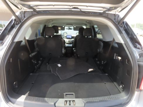 Used 2022 Ford Explorer XLT w/ Equipment Group 202A RWD image 14