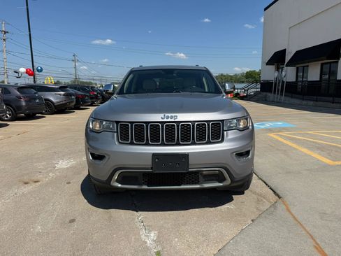 Used 2017 Jeep Grand Cherokee Limited AWD/4WD image 2
