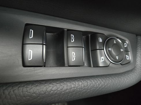 Used 2025 GMC Yukon Denali AWD/4WD image 12
