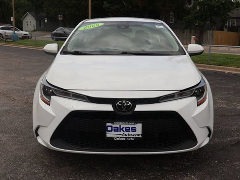 Used 2022 Toyota Corolla LE FWD image 2