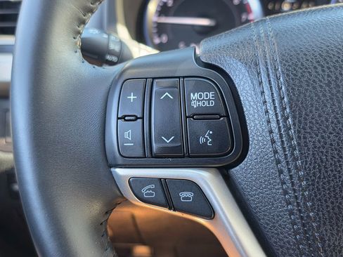 Used 2016 Toyota Highlander Limited image 31