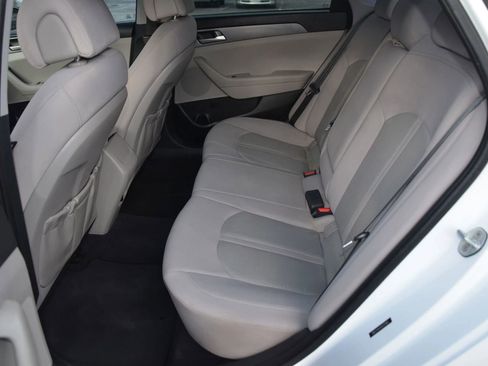 Used 2016 Hyundai Sonata SE w/ Cargo Package image 8