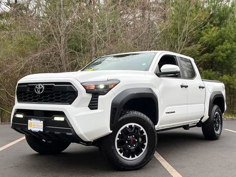 Used 2025 Toyota Tacoma TRD Off-Road w/ TRD Off Road Premium Package AWD/4WD image 1