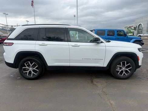 Used 2024 Jeep Grand Cherokee Limited image 2