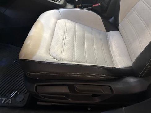 Used 2016 Volkswagen Jetta Sport FWD image 22
