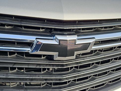 Used 2022 Chevrolet Traverse LS image 12