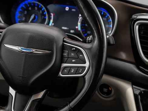 Used 2018 Chrysler Pacifica Touring-L Plus w/ Advanced Safetytec Group FWD image 14