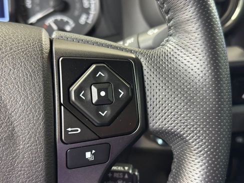 Used 2022 Toyota Tacoma TRD Off-Road image 32