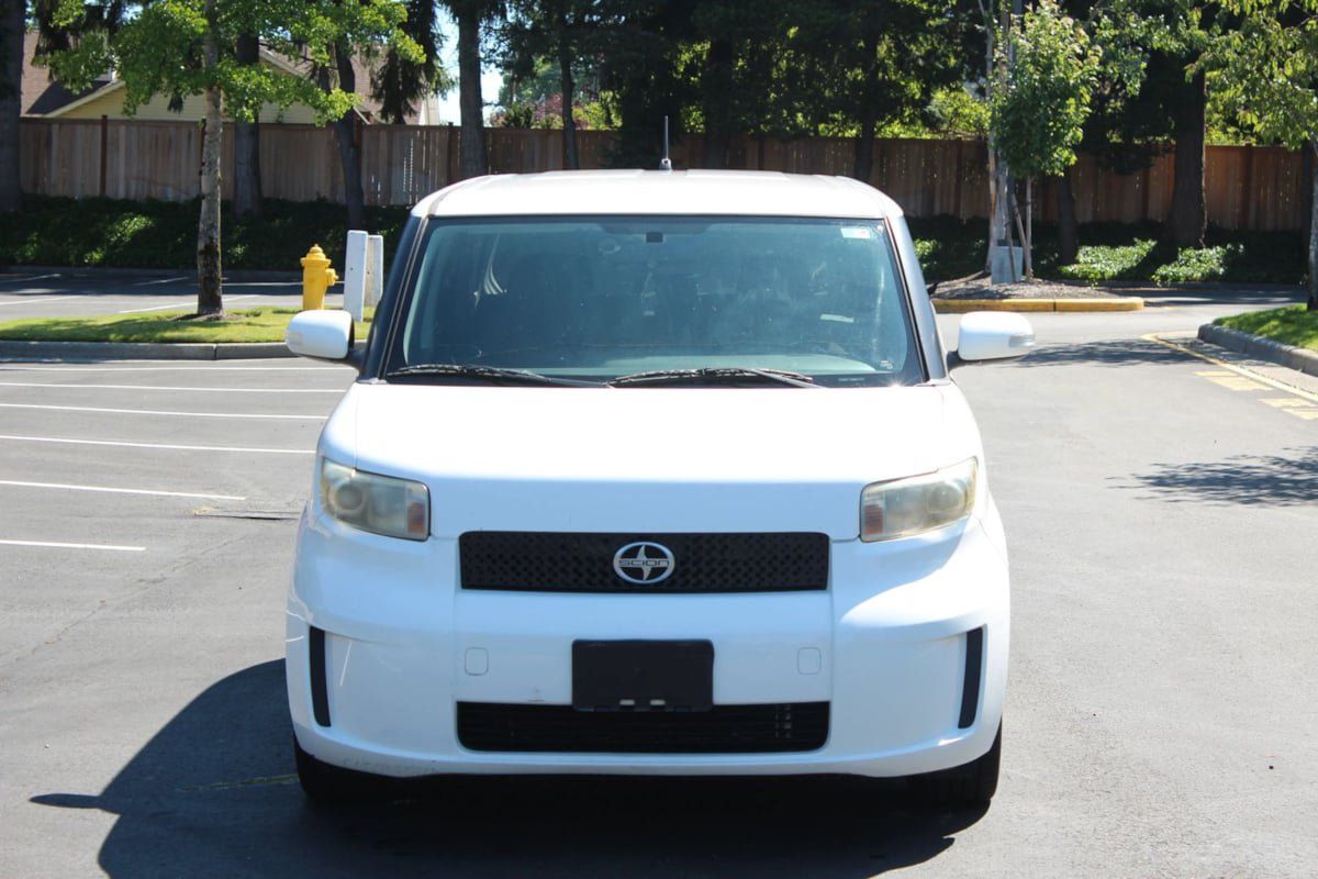 Used 2009 Scion xB FWD image 2