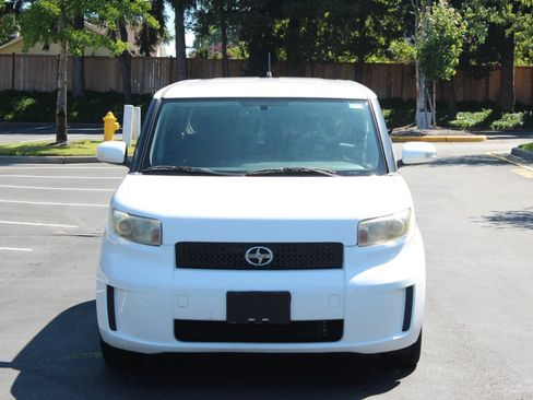 Used 2009 Scion xB FWD image 2
