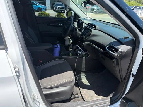 Used 2021 Chevrolet TrailBlazer LT w/ Convenience Package FWD image 22