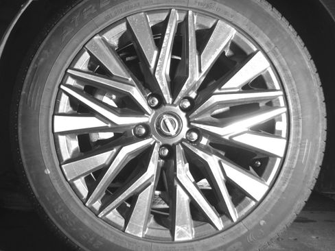 Used 2025 Nissan Altima 2.5 SV FWD image 12