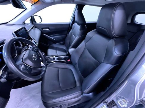 Used 2022 Toyota Corolla Cross XLE w/ Convenience Package AWD/4WD image 6