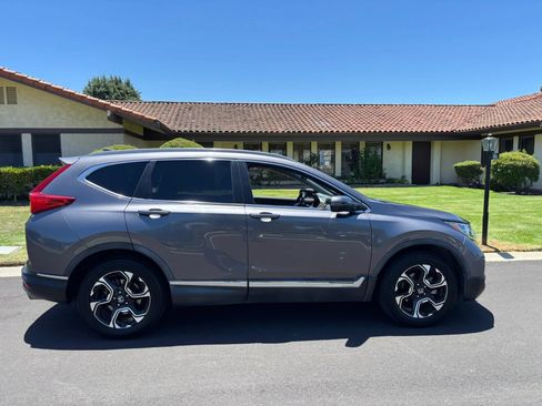 Used 2018 Honda CR-V Touring image 3