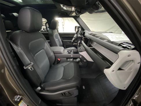 Used 2024 Land Rover Defender 110 X-Dynamic SE image 30