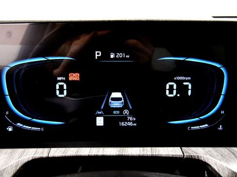 Certified 2025 Kia Telluride EX w/ EX Captain's Chair Package AWD/4WD image 23