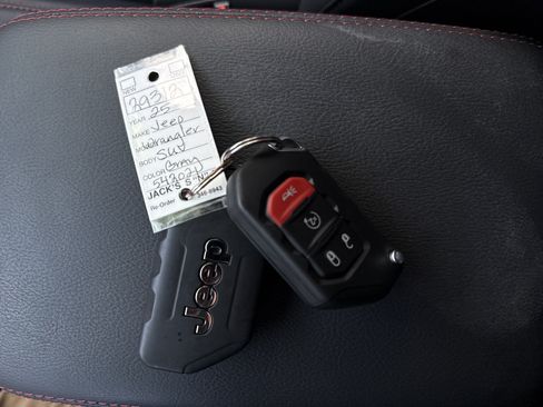 Used 2025 Jeep Wrangler Unlimited Rubicon AWD/4WD image 21